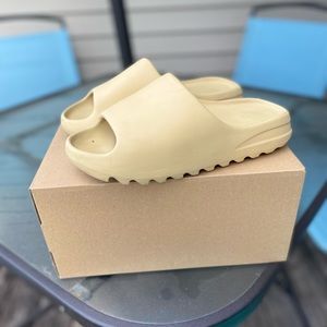 Yeezy slides size 8